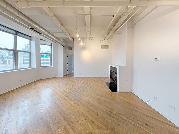 5th image of 500 S Clinton St APT 332