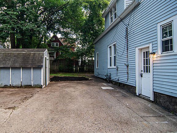 2nd image of 1023 Hermitage St SE