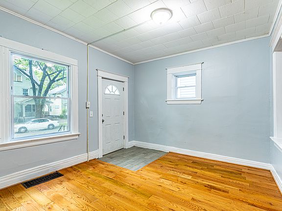 5th image of 437 Cottage St