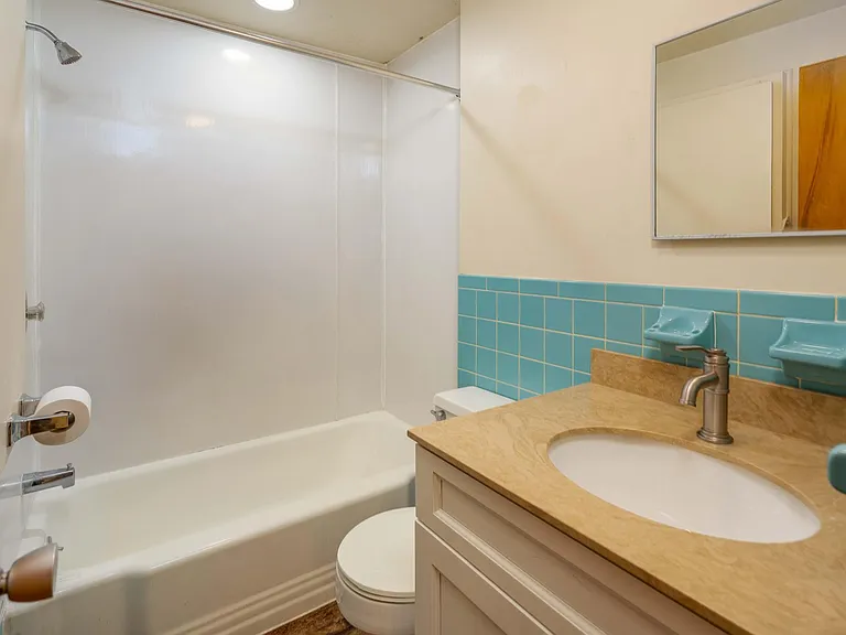 77 W Northwood Ave #C — Photo 10