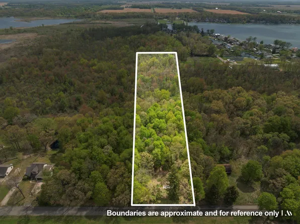 22981 N Shore Dr, Edwardsburg, MI 49112