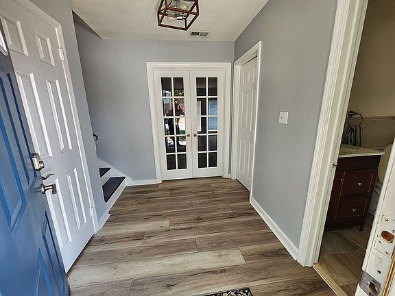 Entryway/Closet/Bathroom