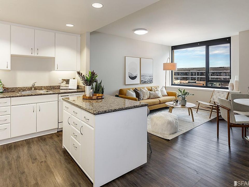 1st image of 260 King St Unit 781