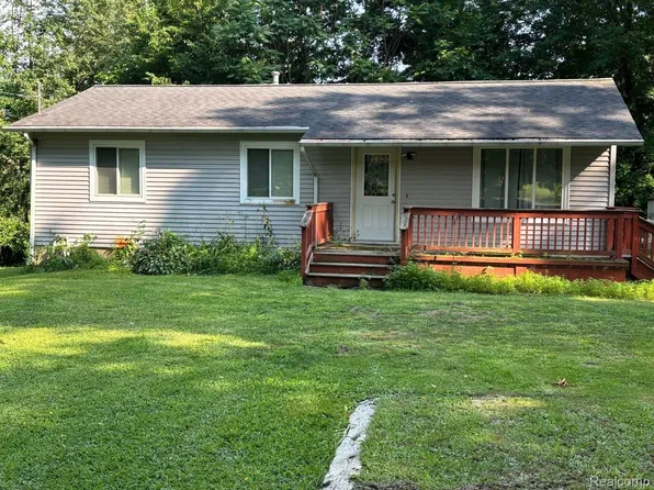 15279 Ripple Dr, Linden, MI 48451
