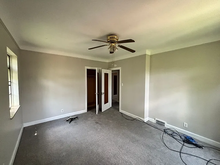 2943 Leslie St — Photo 12