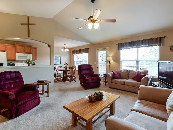 4th image of 40 Oregon Ln