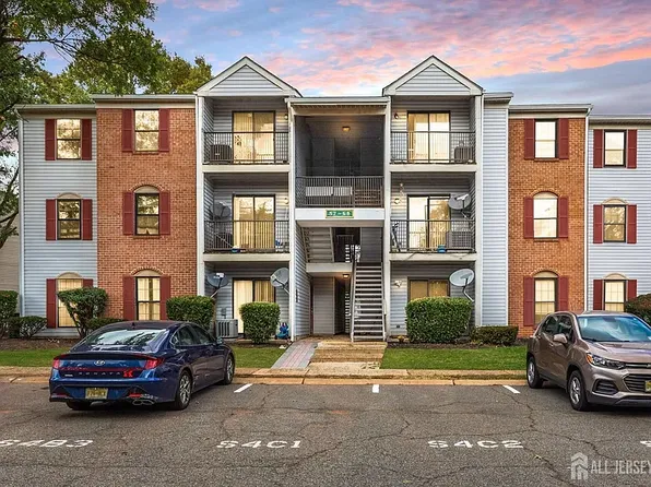 65 Canterbury Ct, Piscataway, NJ 08854