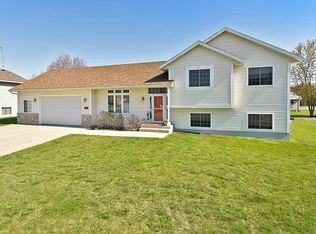 1270 Sunnydale Pl SE, Owatonna, MN 55060