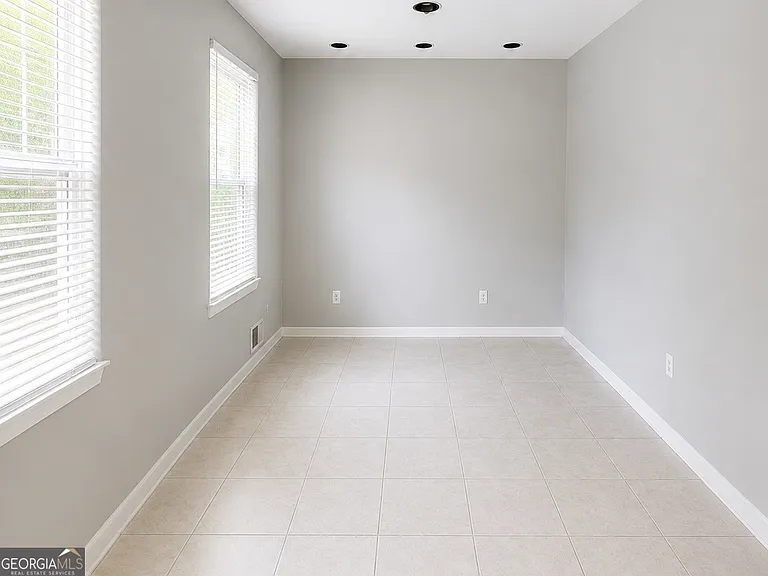339 Desiree Dr — Photo 7