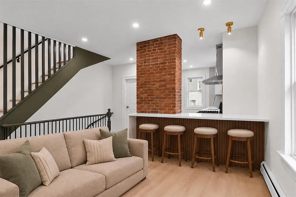 2 bed, 1.0 bath, $2,800 — Photo 3