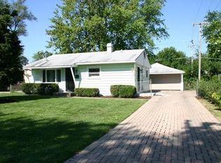 8 Wren Rd, Carpentersville, IL 60110
