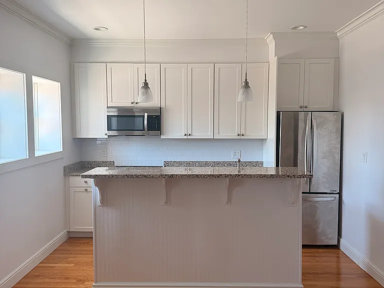 102 Pearl St — Photo 1