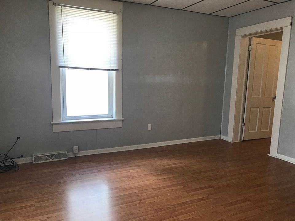 2nd image of 611 W Madison St #2