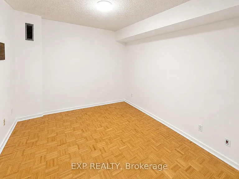 15 Maitland Pl #705 — Photo 8