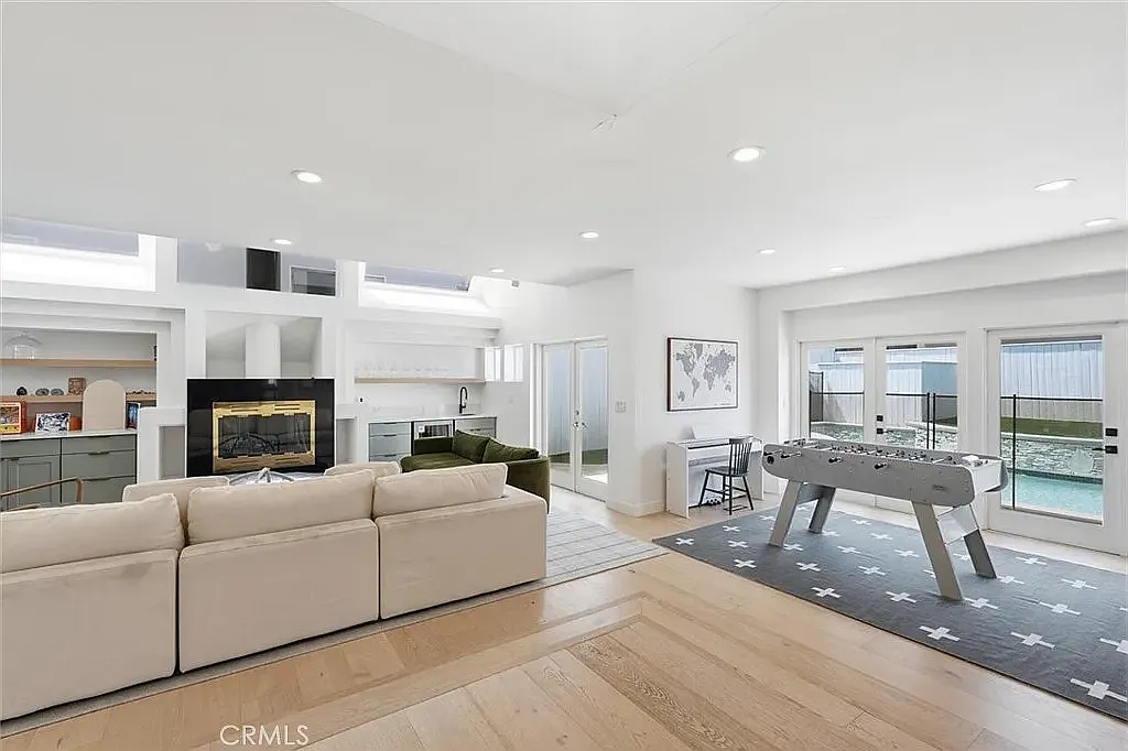5 bed, 4.5 bath, 4315 sqft, $34,500 — Photo 4