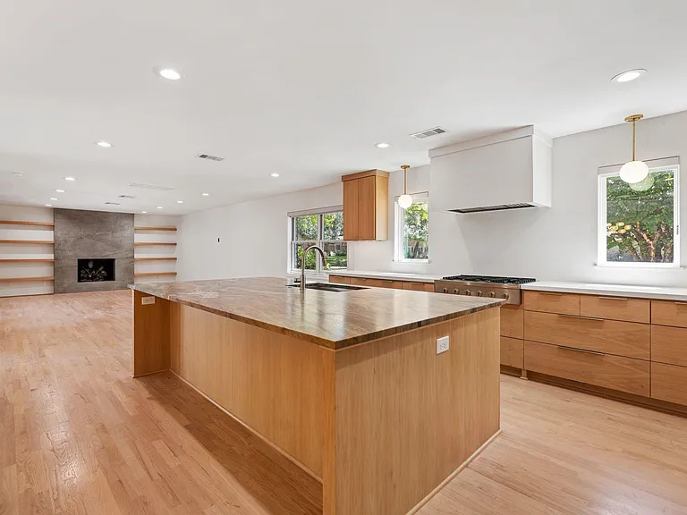 13703 Queensbury Ln — Photo 3