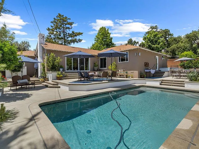 2030 N Altadena Dr — Photo 44