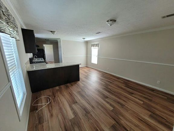 2nd image of 208 Barrow St #611