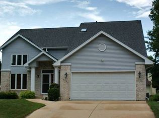 606 Maucker Rd, Cedar Falls, IA 50613