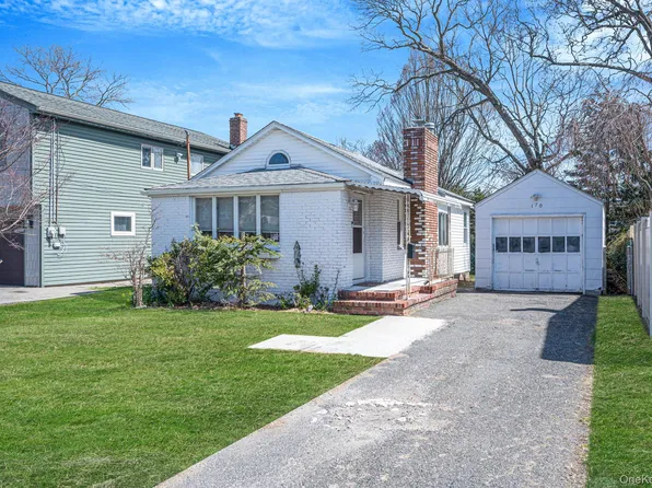 170 Beachview Street, Copiague, NY 11726