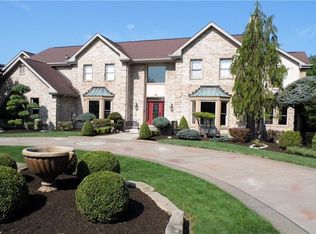 104 Gatehouse Dr, Coraopolis, PA 15108