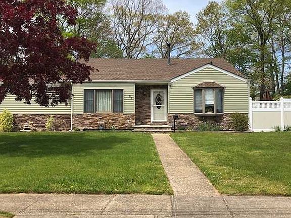 4th image of 25 Strathmore Dr