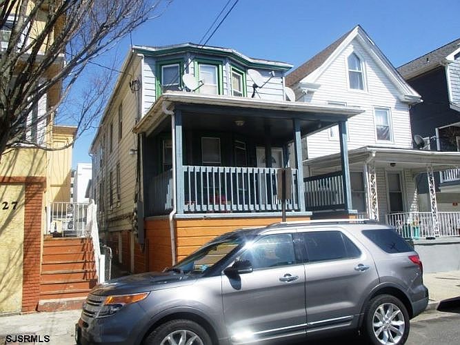 2nd image of 125 N Georgia Ave