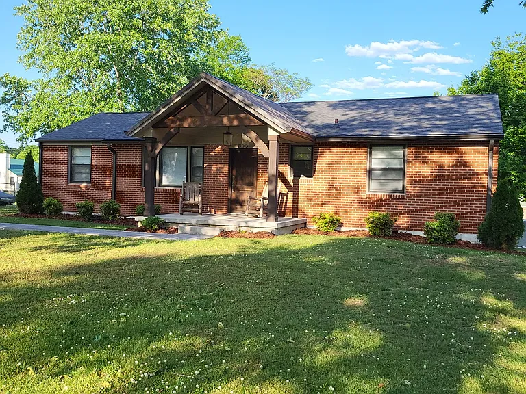 303 Pleasant Dr — Photo 1