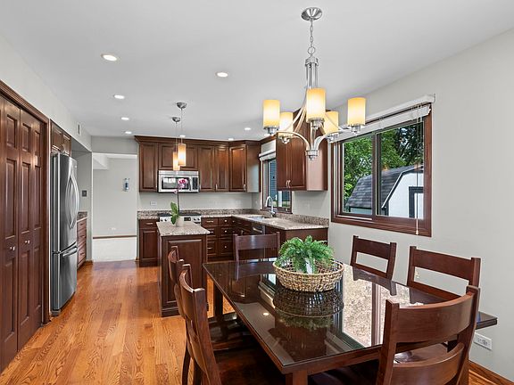 5th image of 4095 Victoria Dr