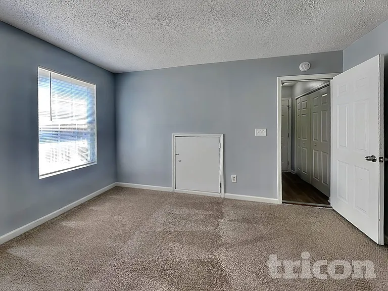 245 Longview Dr — Photo 17