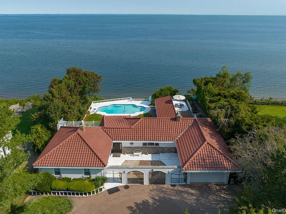 10 Beach Hill Dr