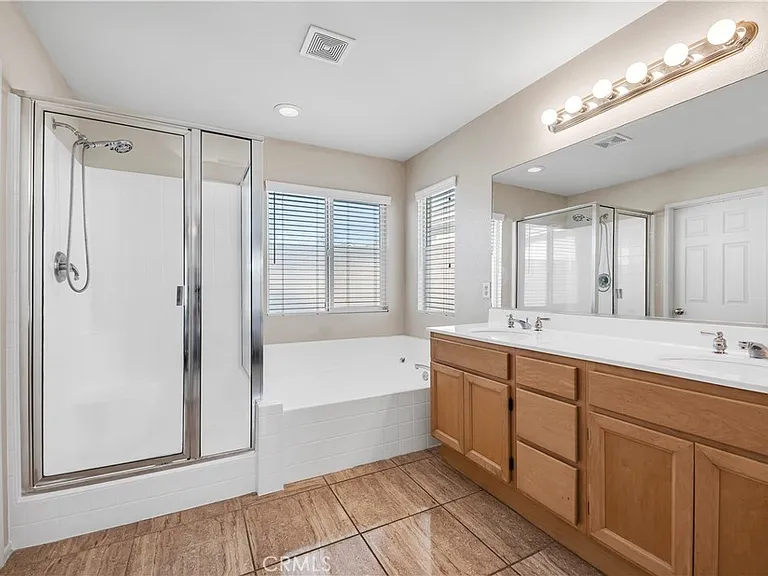 42144 Veneto Dr — Photo 17