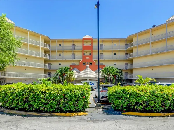 8290 Lake Dr APT 443, Doral, FL 33166
