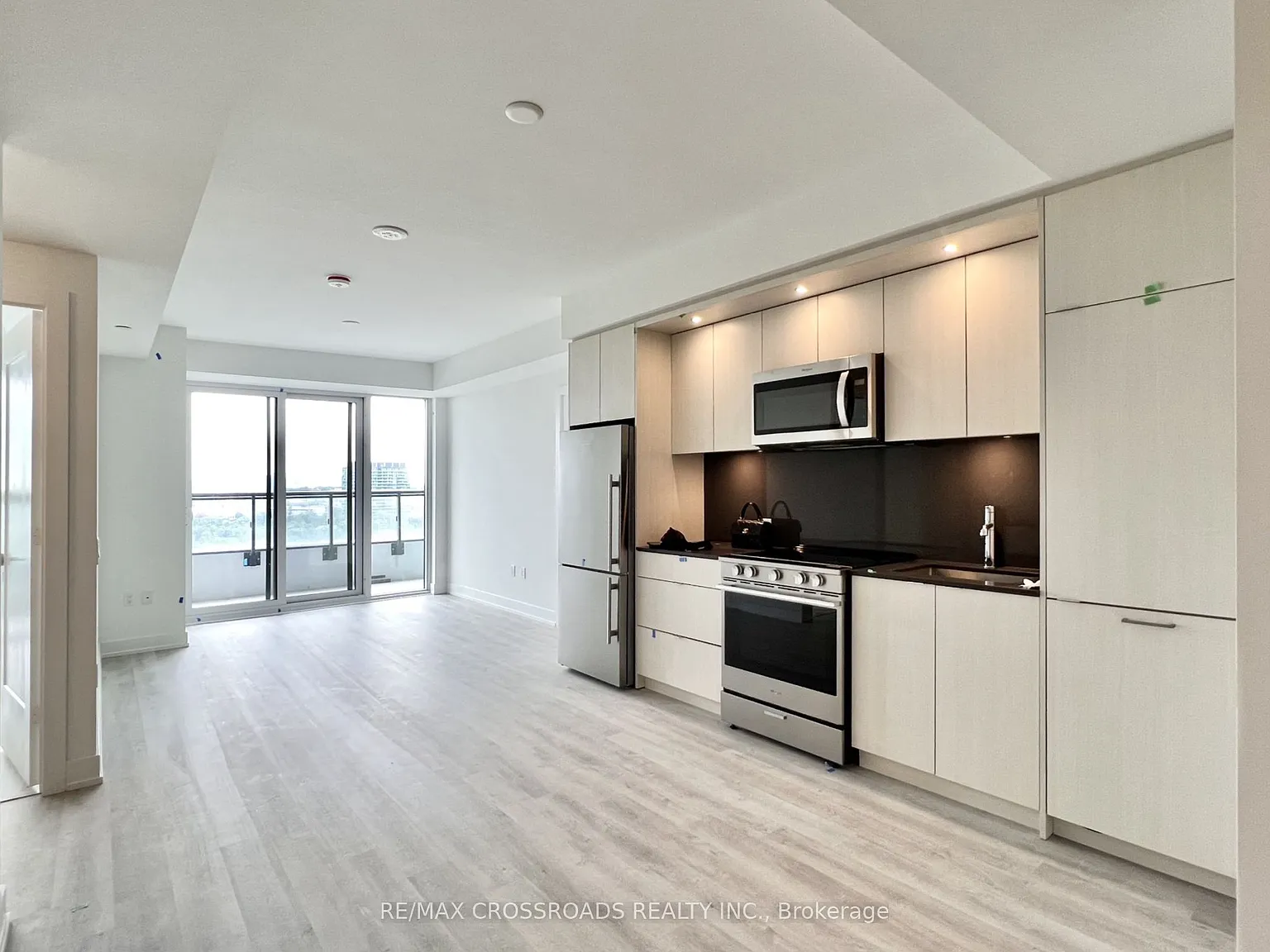 20 Inn On The Park Dr — Photo 4