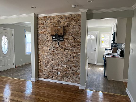 5th image of 71 Circle Dr W