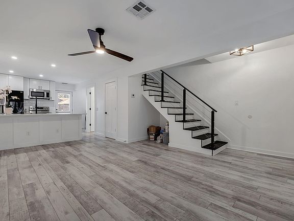 4th image of 2313 Green Timbers Trl #B