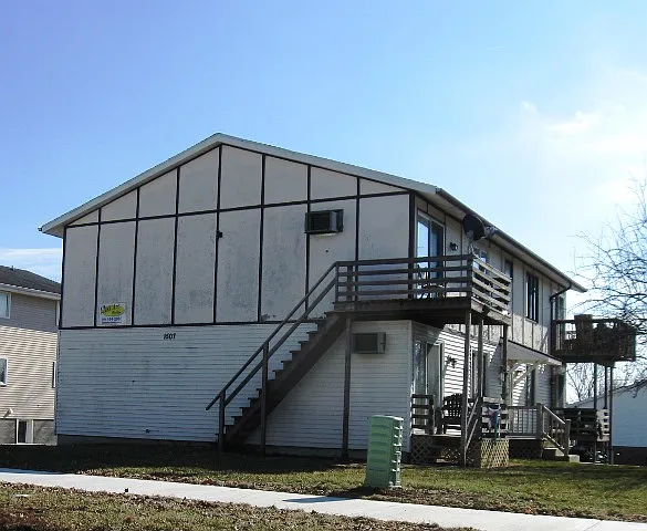 1507 Hancock Dr — Photo 1