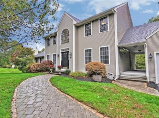37 Oakwood Rd, Scituate, RI 02825