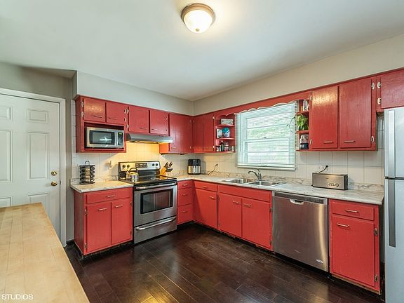 5th image of 1900 Hollyhock Dr