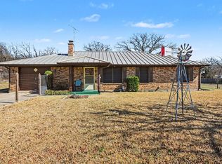 312 Oakwood St, Azle, TX 76020
