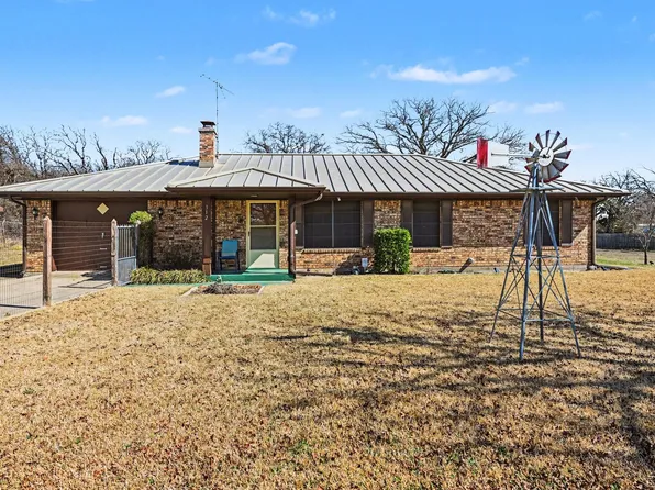 312 Oakwood St, Azle, TX 76020