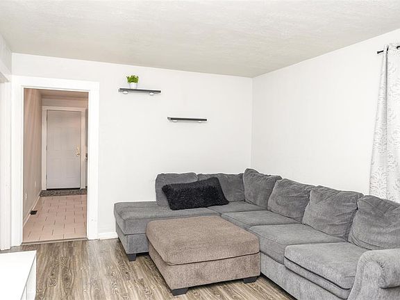 2nd image of 1740 Lee Ct