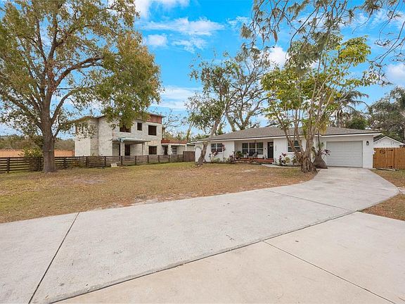 2nd image of 2504 W Fletcher Ave