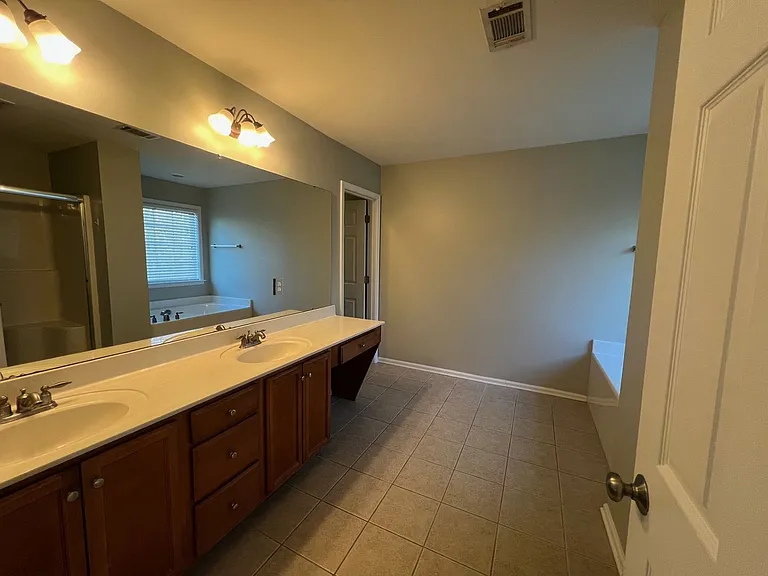 127 Tilton Dr — Photo 10