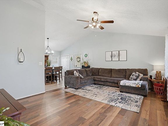 4th image of 237 Upland View Dr
