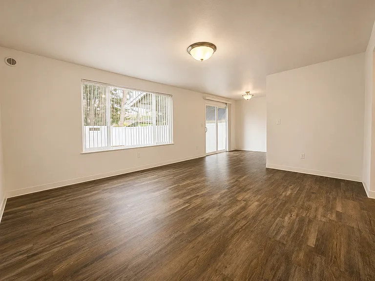 124-126 192nd Street Ct E #126 — Photo 5