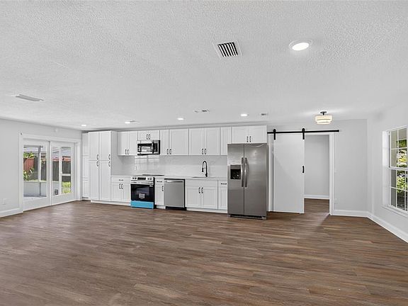 3rd image of 405 CHESTNUT AVENUE