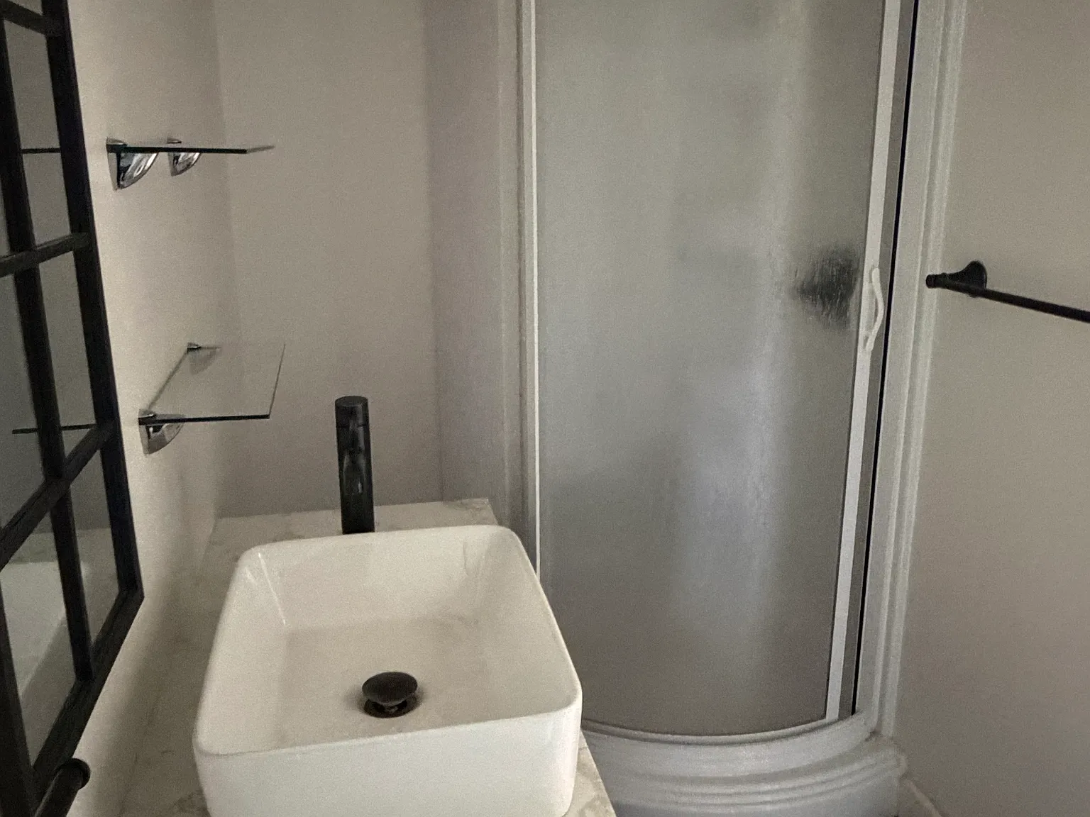 3 bed, 1000 sqft, $1,300 — Photo 3
