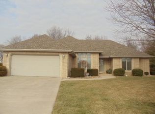 1905 E Ridgewood Dr, Springfield, MO 65804