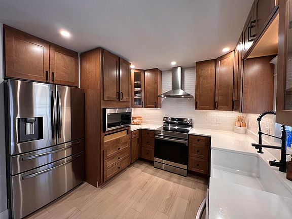 5th image of 80 Brown Street